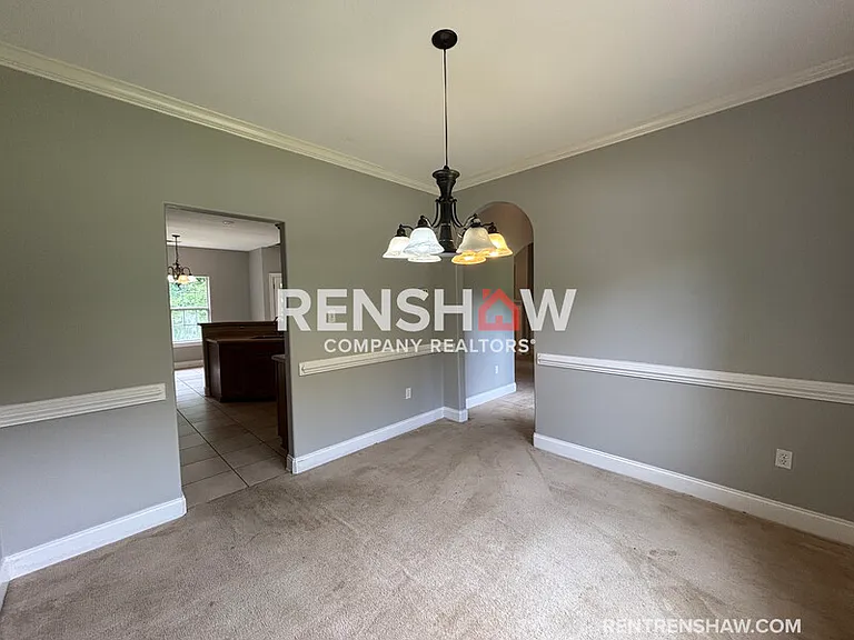 220 Armour Pl — Photo 2