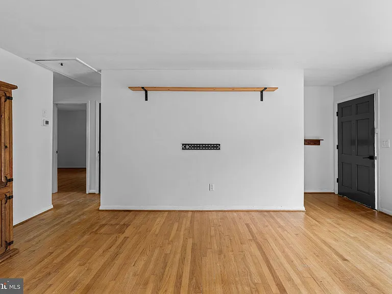 203 Maple St — Photo 6