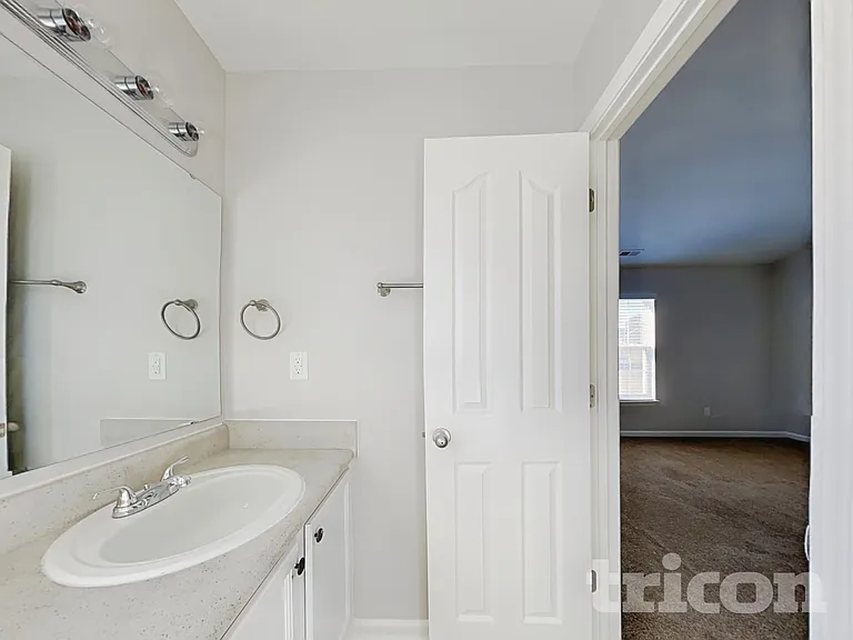 10203 Green Hedge Ave — Photo 8