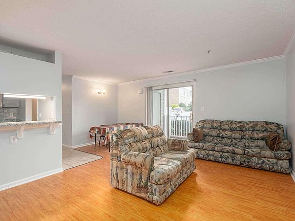 4th image of 9501 University Terrace Dr APT J