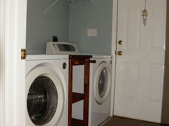 5th image of 2326 Heathrow Dr