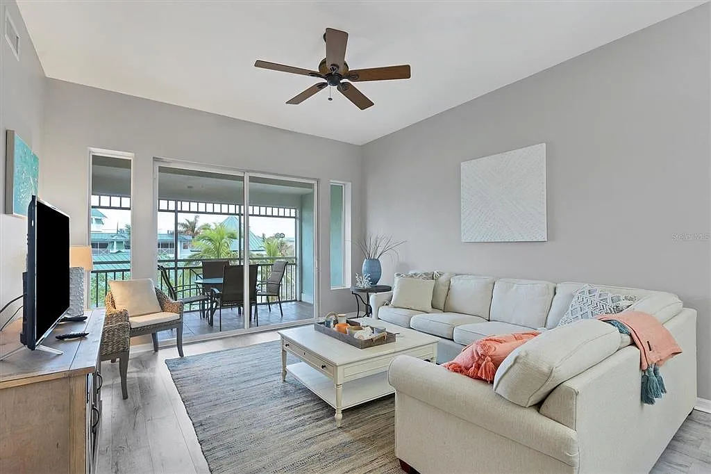 3 bed, 2.5 bath, 1759 sqft, $2,500 — Photo 3