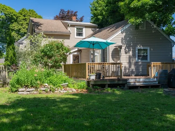 26 Flood St, Waltham, MA 02453