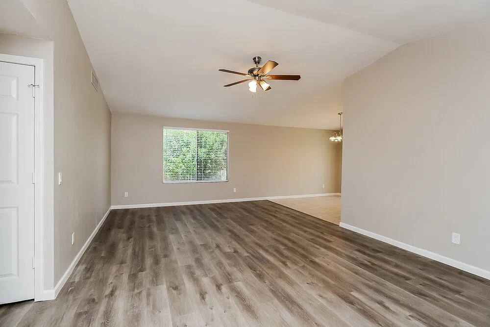 3 bed, 2.0 bath, 1306 sqft, $2,220 — Photo 4