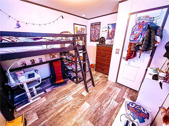 5th image of 127 Kimball Ln