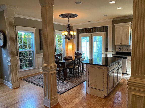 3rd image of 2743 Waywood Dr