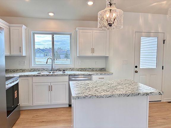 4th image of 911 3rd St