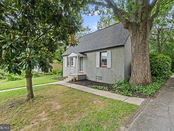 3rd image of 6504 Crestwood Rd