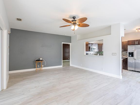 3rd image of 5 Bentwater Circle