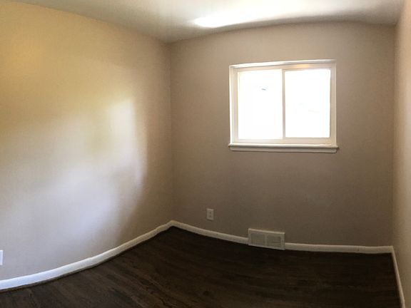 3rd image of 1019 Harrington St