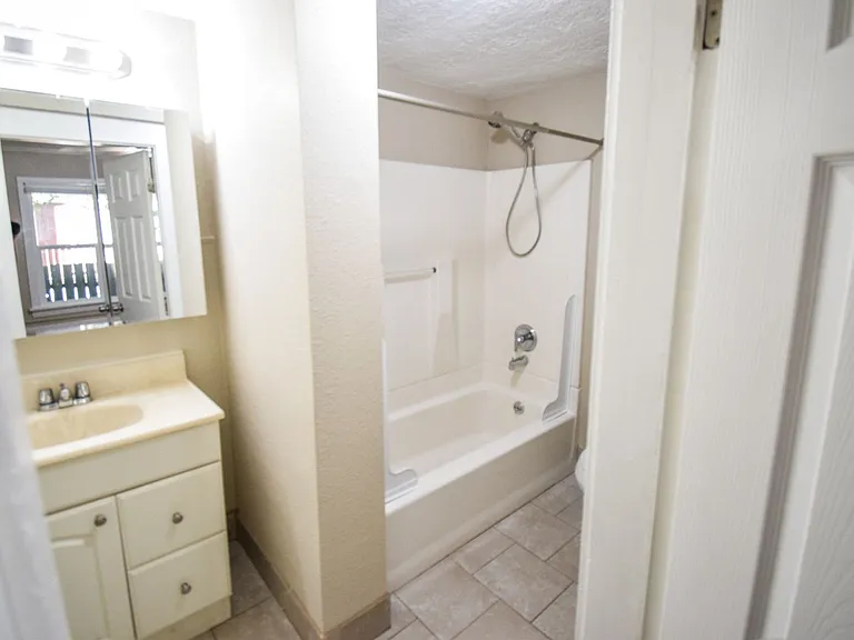 5272 NE 8th Ave — Photo 21