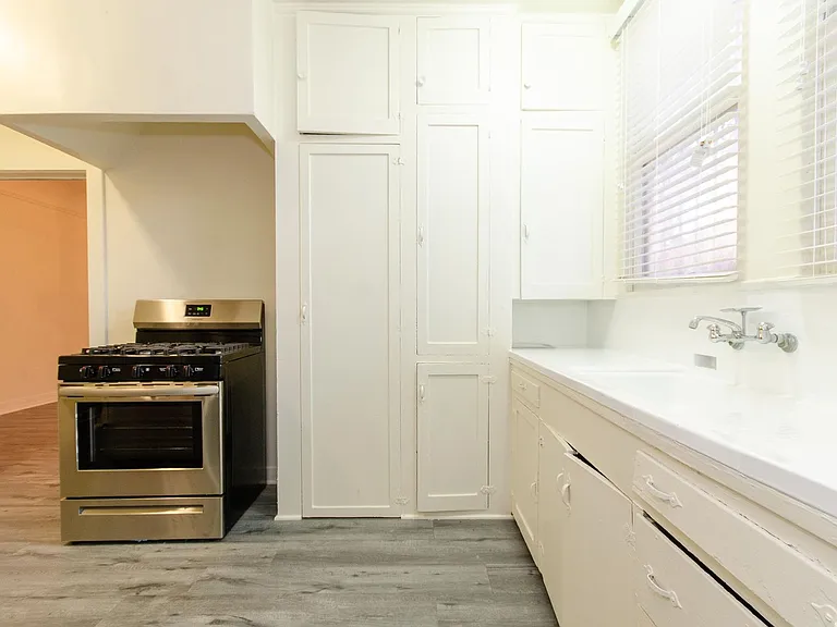 4th Ave 6Plex — Photo 10