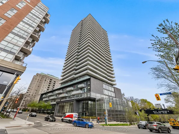 1815 Yonge St #1106, Toronto, ON M4T 2A4
