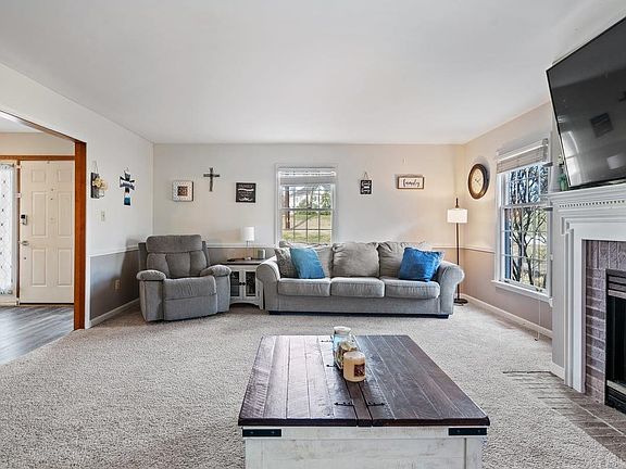 3rd image of 10077 Lincoln Ave
