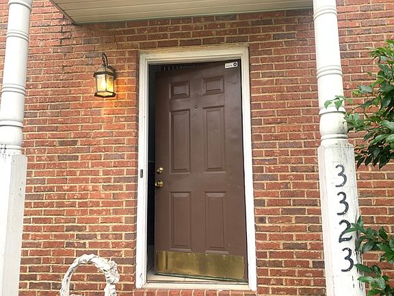 2nd image of 3323 Eastmont Ln