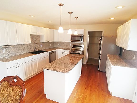 3rd image of 108 Mystic Ln