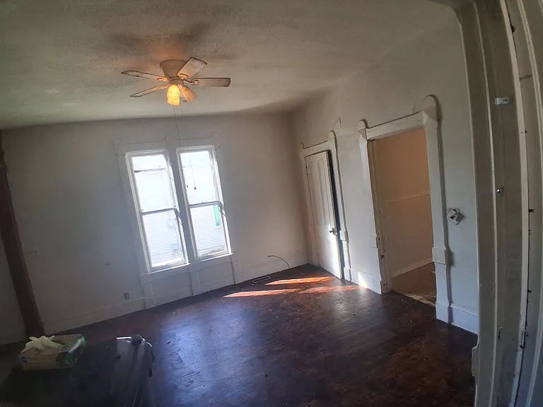 1117 NE Glendale Ave — Photo 9