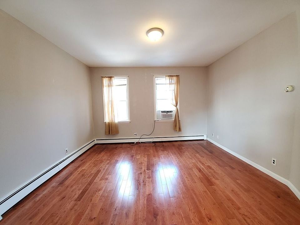 1st image of 2115 Astoria Blvd APT 3R