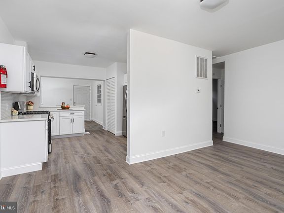 3rd image of 9 Crescent Dr