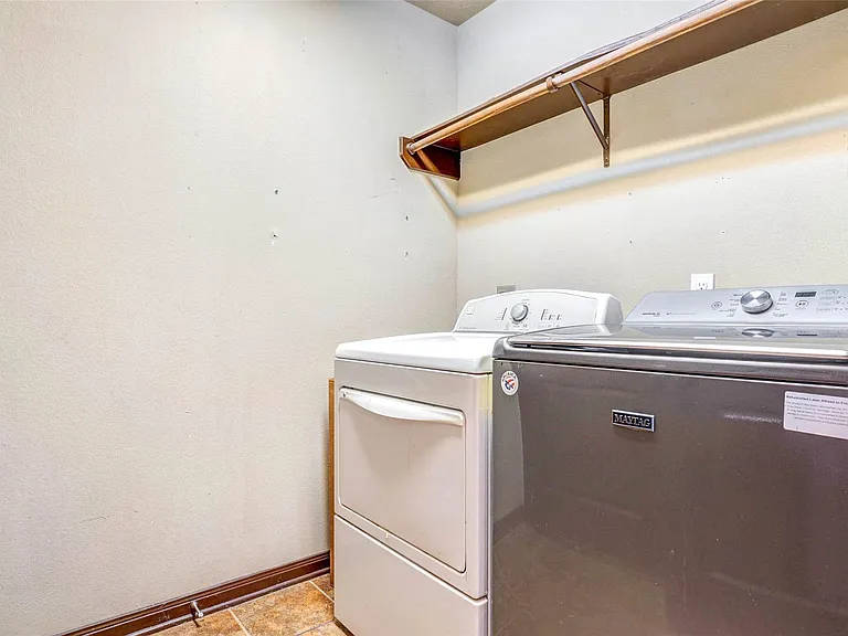 940 Oak Lynn Dr — Photo 10