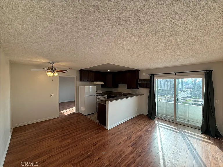 400 N Hobart Blvd #301 — Photo 1