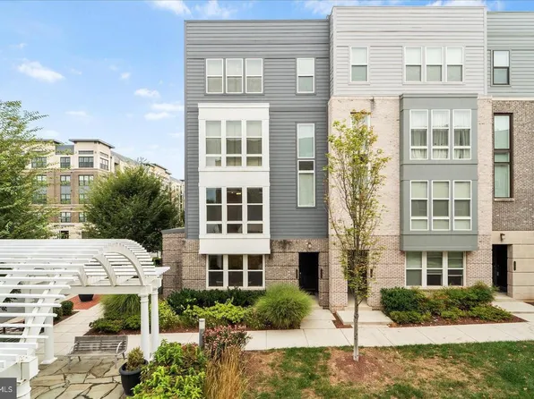 13385 Launders St Unit 75, Herndon, VA 20171