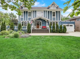 325 Gage Rd, Riverside, IL 60546