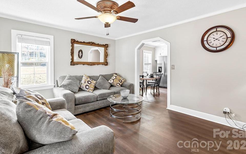 1st image of 430 Arlington Cir NW