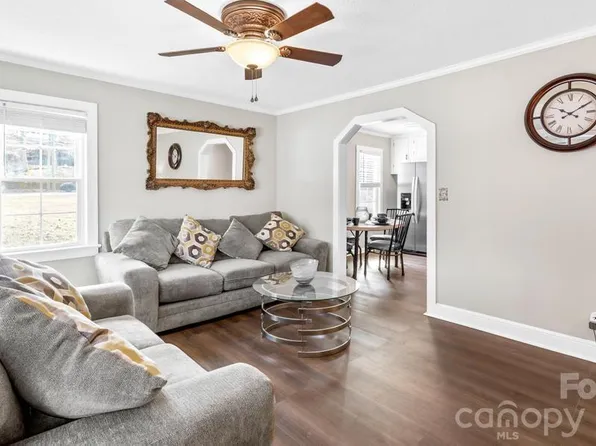 430 Arlington Cir NW, Lenoir, NC 28645