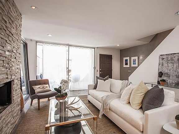 3rd image of 960 N San Vicente Blvd APT 1