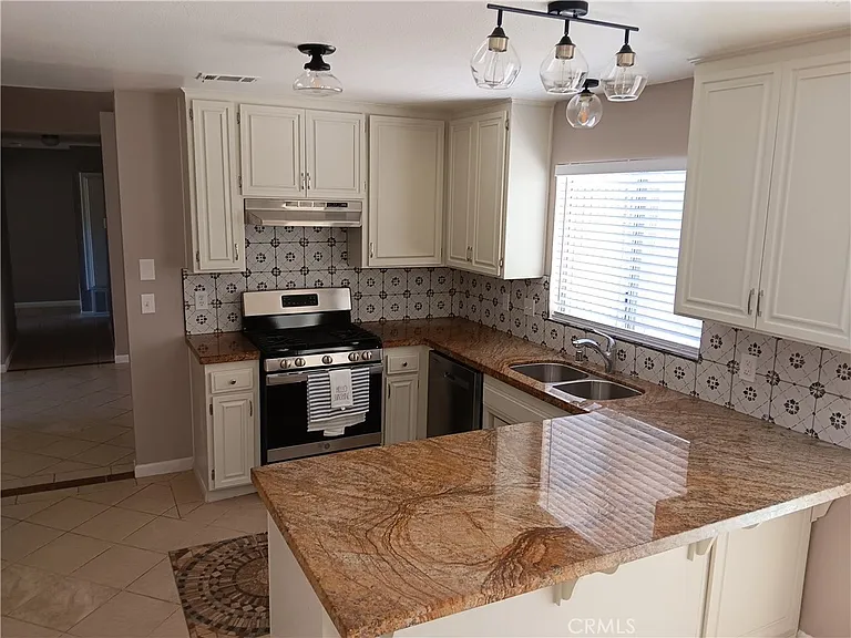 37623 Lilacview Ave — Photo 6