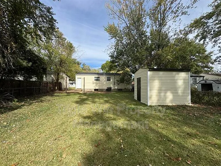 1372 Farmview Ave — Photo 6