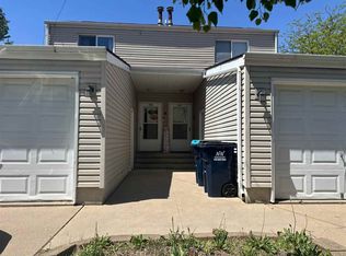 223/225 Swisher View Dr SW, Swisher, IA 52338