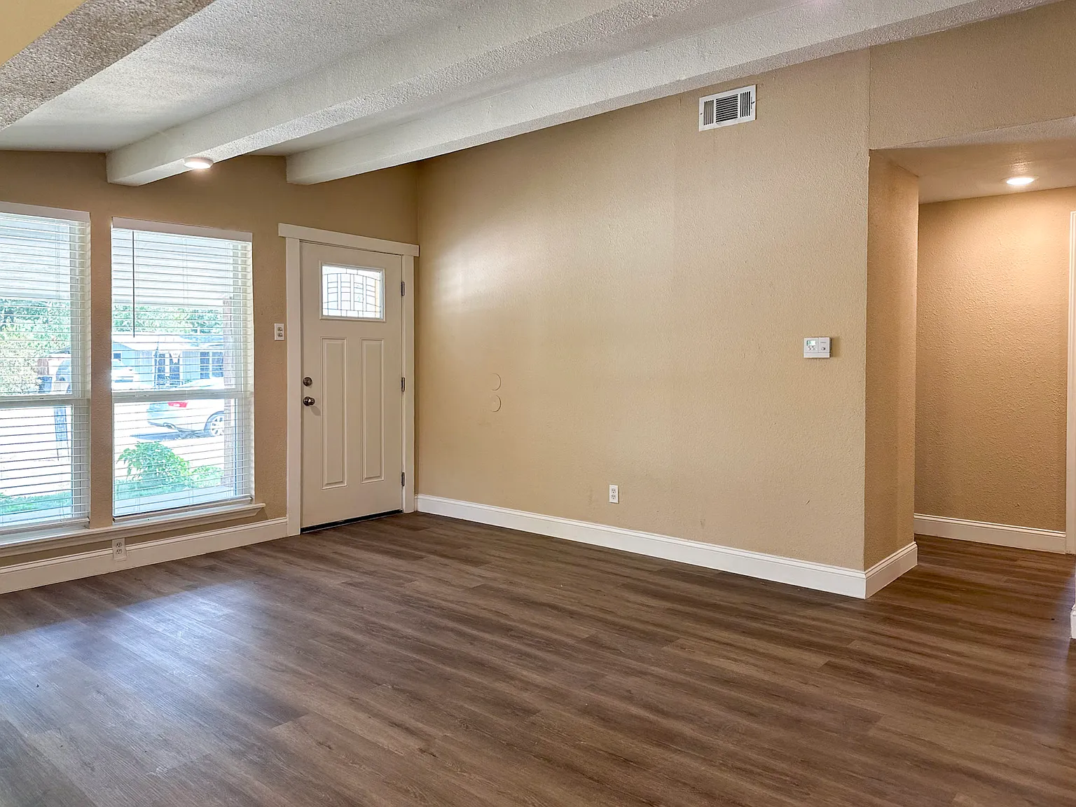 4 bed, $2,600 — Photo 4