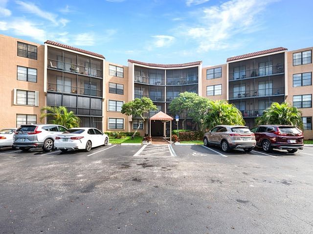 1st image of 409-3900 N Hills Dr #409