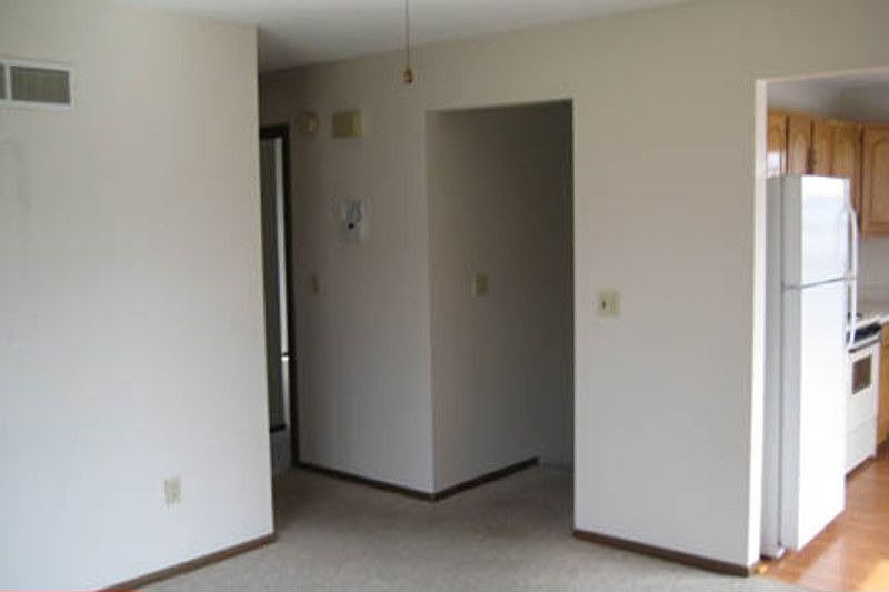 2nd image of 814 NE Barnes Dr APT A