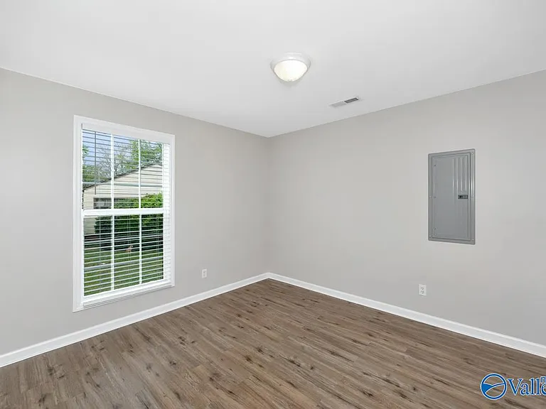 800 Linwood Dr NW — Photo 13