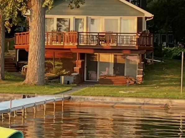11269 Lakeshore Dr, Three Rivers, MI 49093