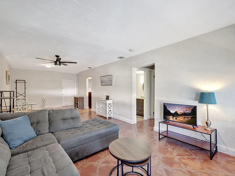 2400 NE 33rd Ave #211 — Photo 12