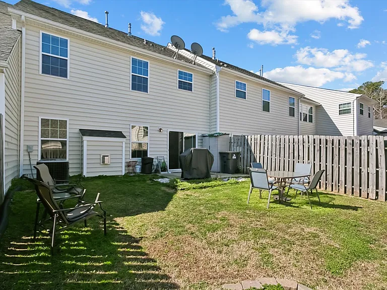 126 Brock St — Photo 33