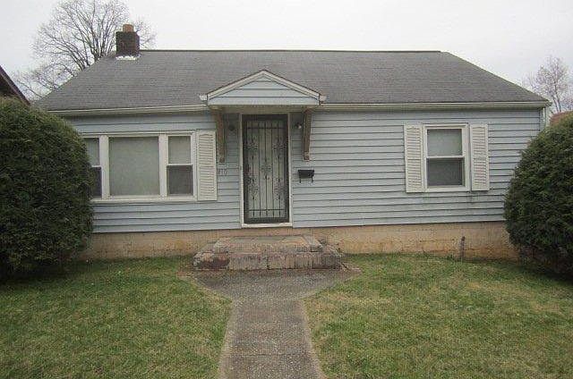 1st image of 410 E Oldham Ave