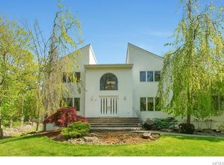 20 Sandstone Trl, New City, NY 10956