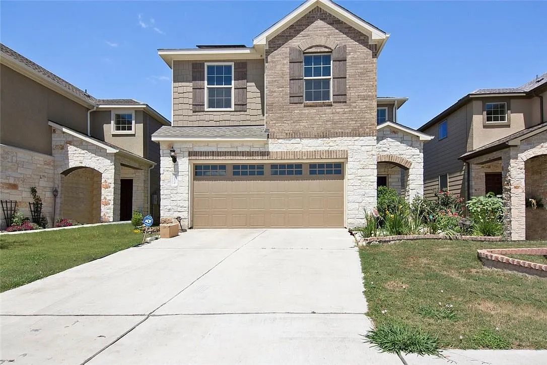 3 bed, 2.5 bath, 2240 sqft, $2,550 — Photo 2