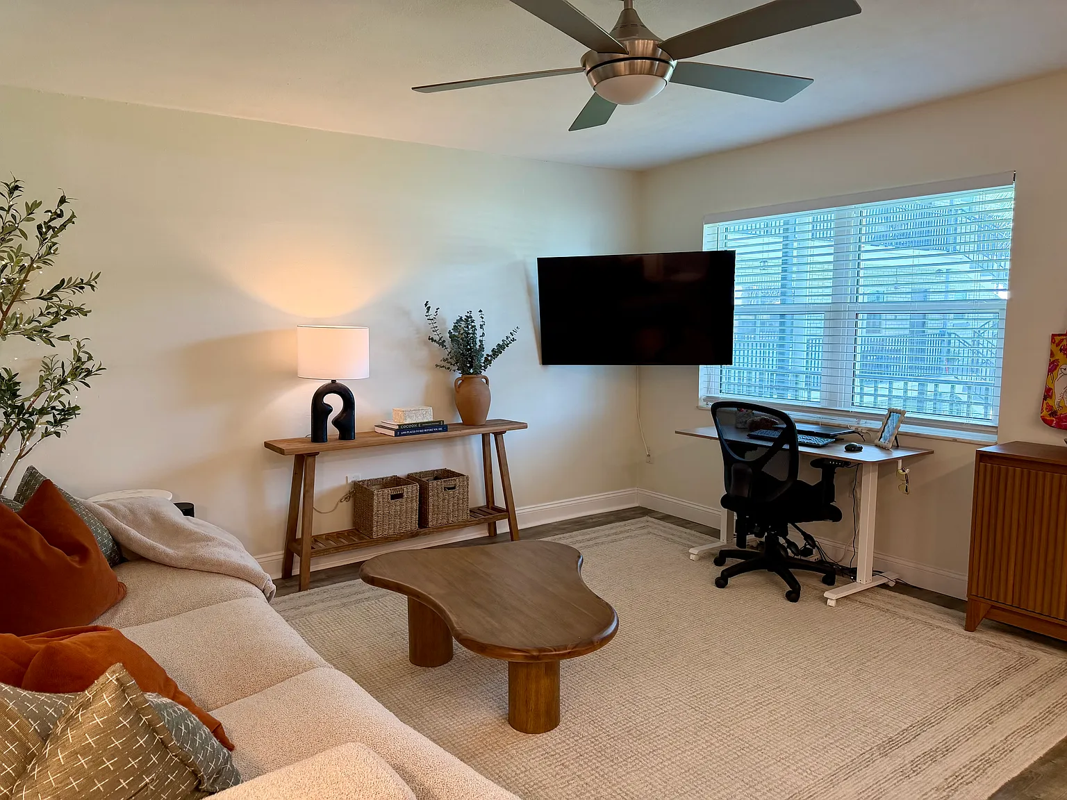 1 bed, 640 sqft, $1,600 — Photo 2