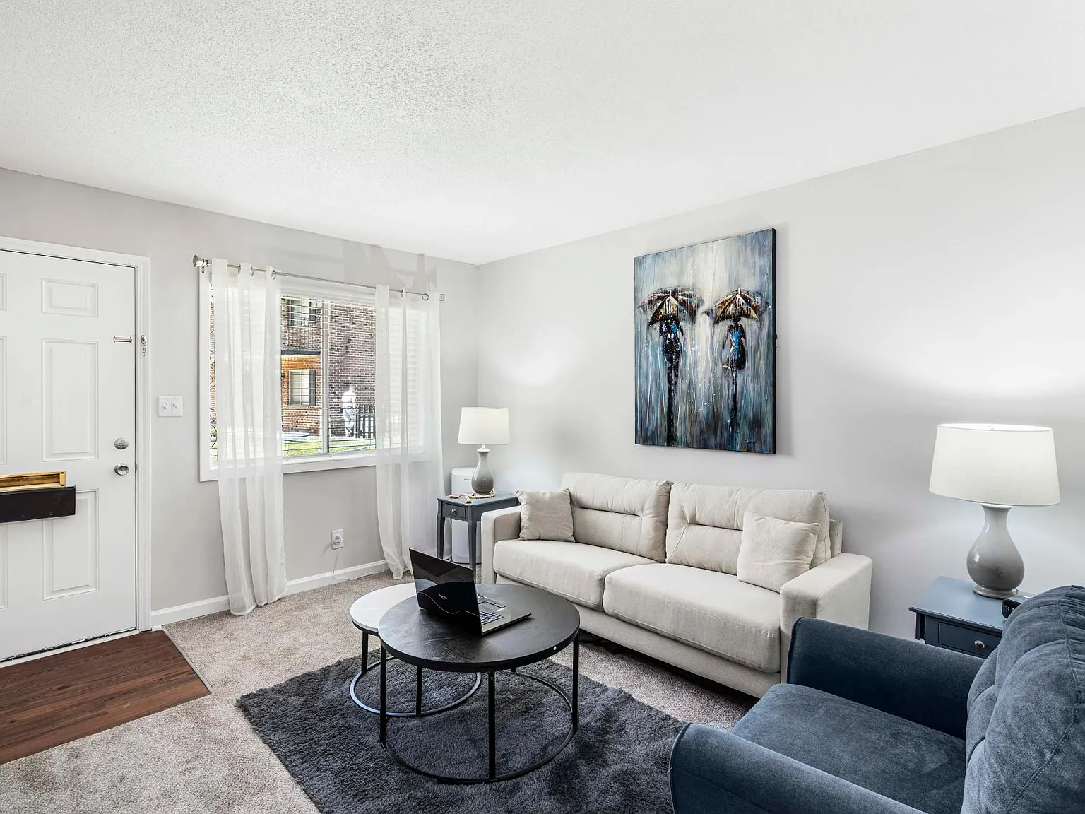 University Lake Apartments — Photo 3