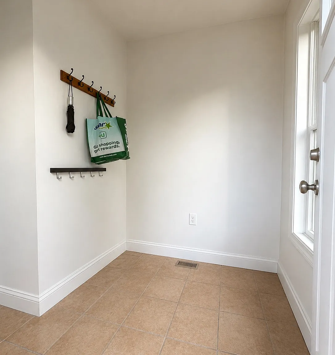 2 bed, 1.5 bath, 925 sqft, $3,500 — Photo 3