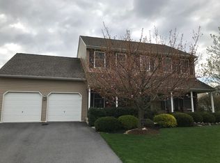 9762 Sleepy Hollow Ln, Breinigsville, PA 18031