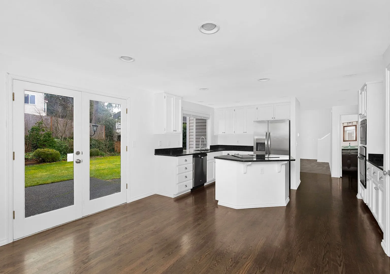 Spectacular 4 Bedroom Forest Ridge home in a highly desirable neighborhood — Photo 2
