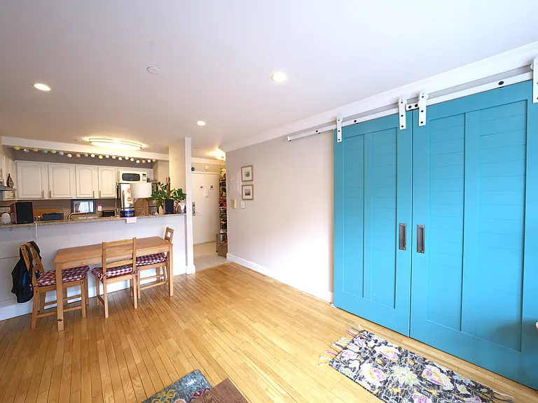 158 E 100th St #6R — Photo 4