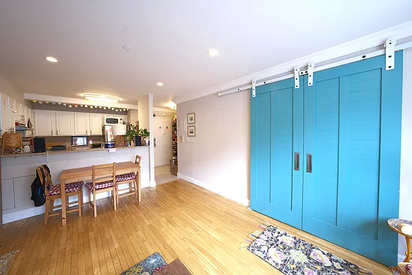 Living room, photo 2